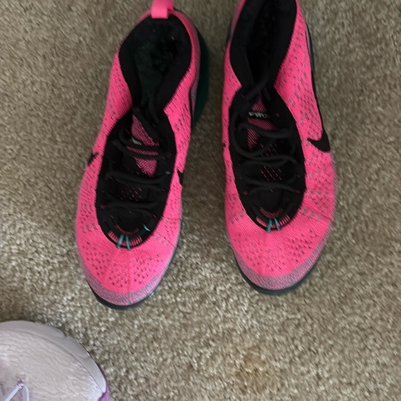Nike Vibrant Pink and Black Vapormax Shoes - Picture 2 of 5